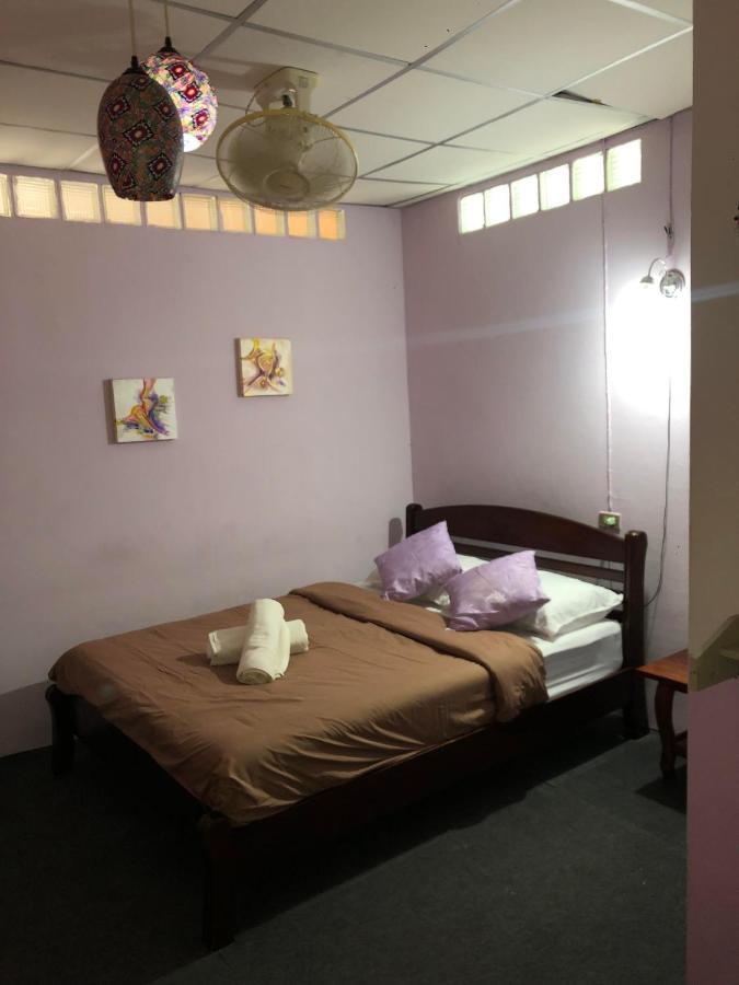 Holiday Phangan - Hostel & Bar Thongsala Exterior photo